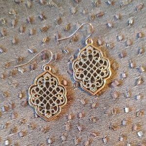 Elegant Silver/Gold Filigree Earrings